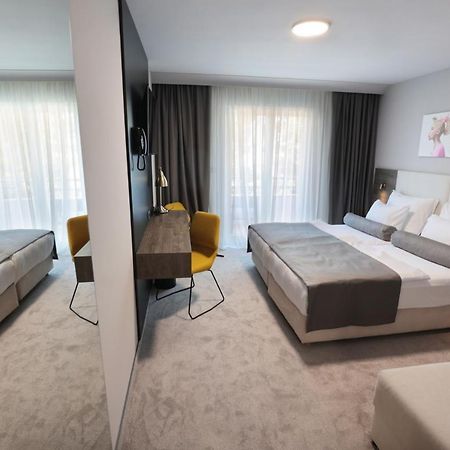 Hotel Milenij Макарска Экстерьер фото