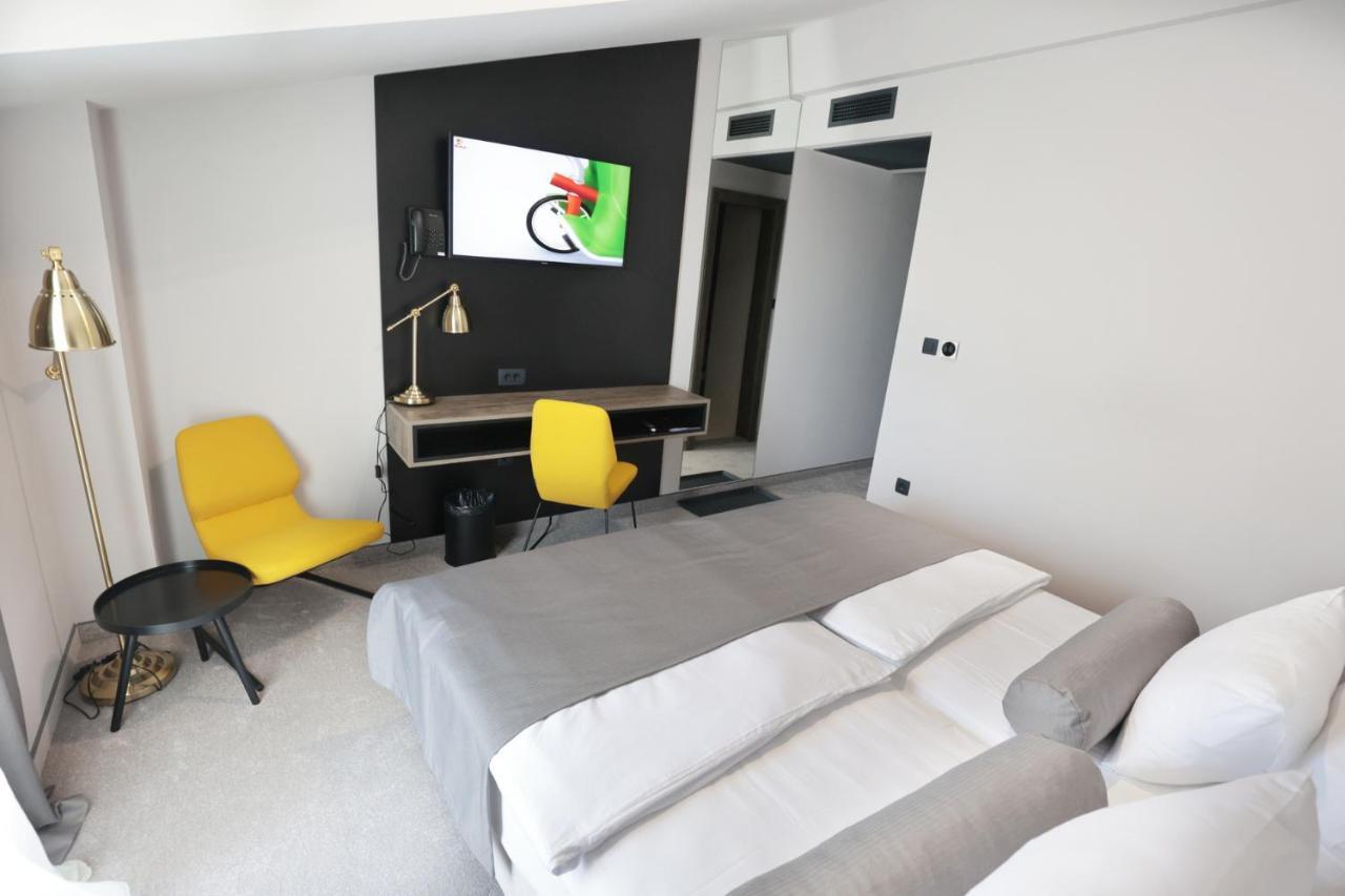 Hotel Milenij Макарска Экстерьер фото