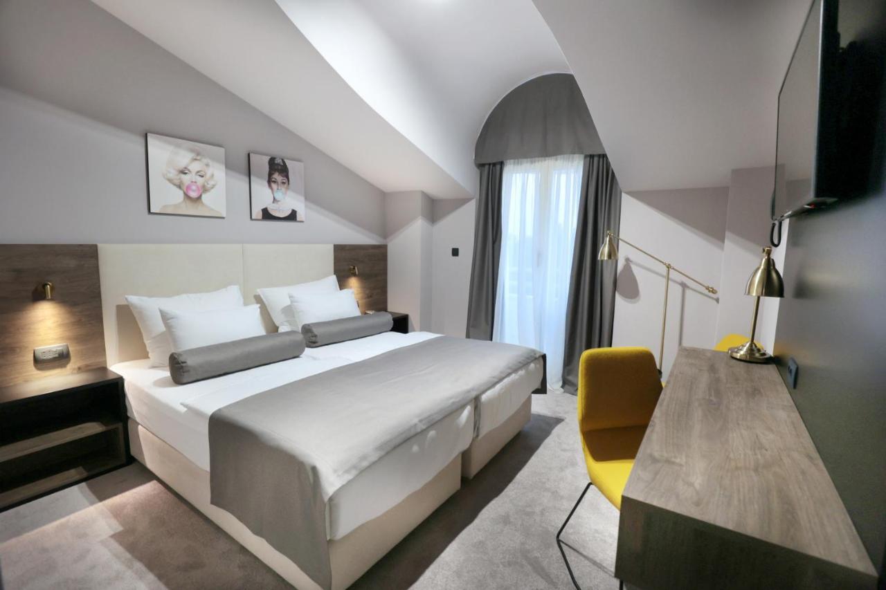 Hotel Milenij Макарска Экстерьер фото